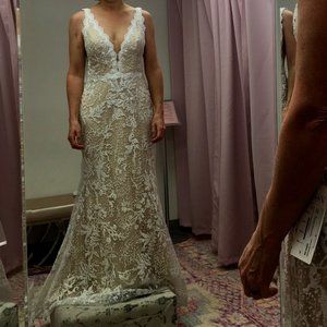 Enchanting wedding dress